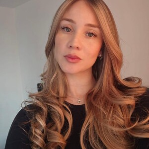 HazelRadiance live cam video preview