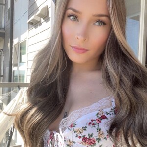AlexisWildest live cam video preview