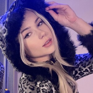 Snowkitty live cam video preview
