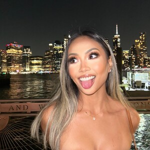 UrBabyGirl live cam video preview